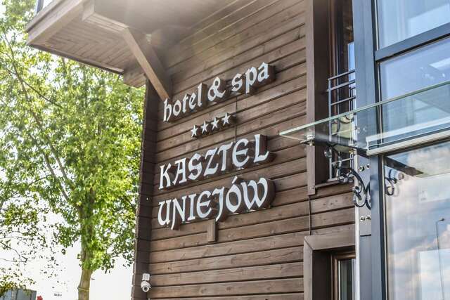 Отель Hotel & Spa **** Kasztel Uniejów Унеюв-7